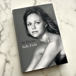 In Pieces by Sally Field (Hardcover)